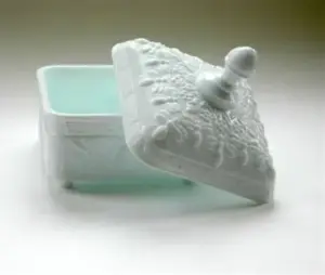 milkglass honeybee